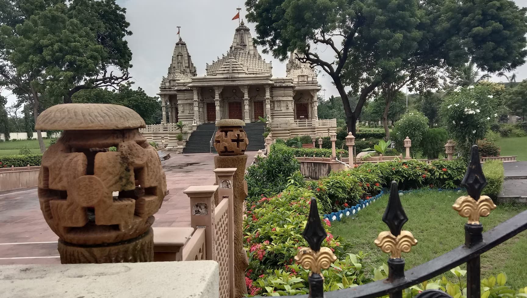 Lakshmi-Narayan Temple gallery 1